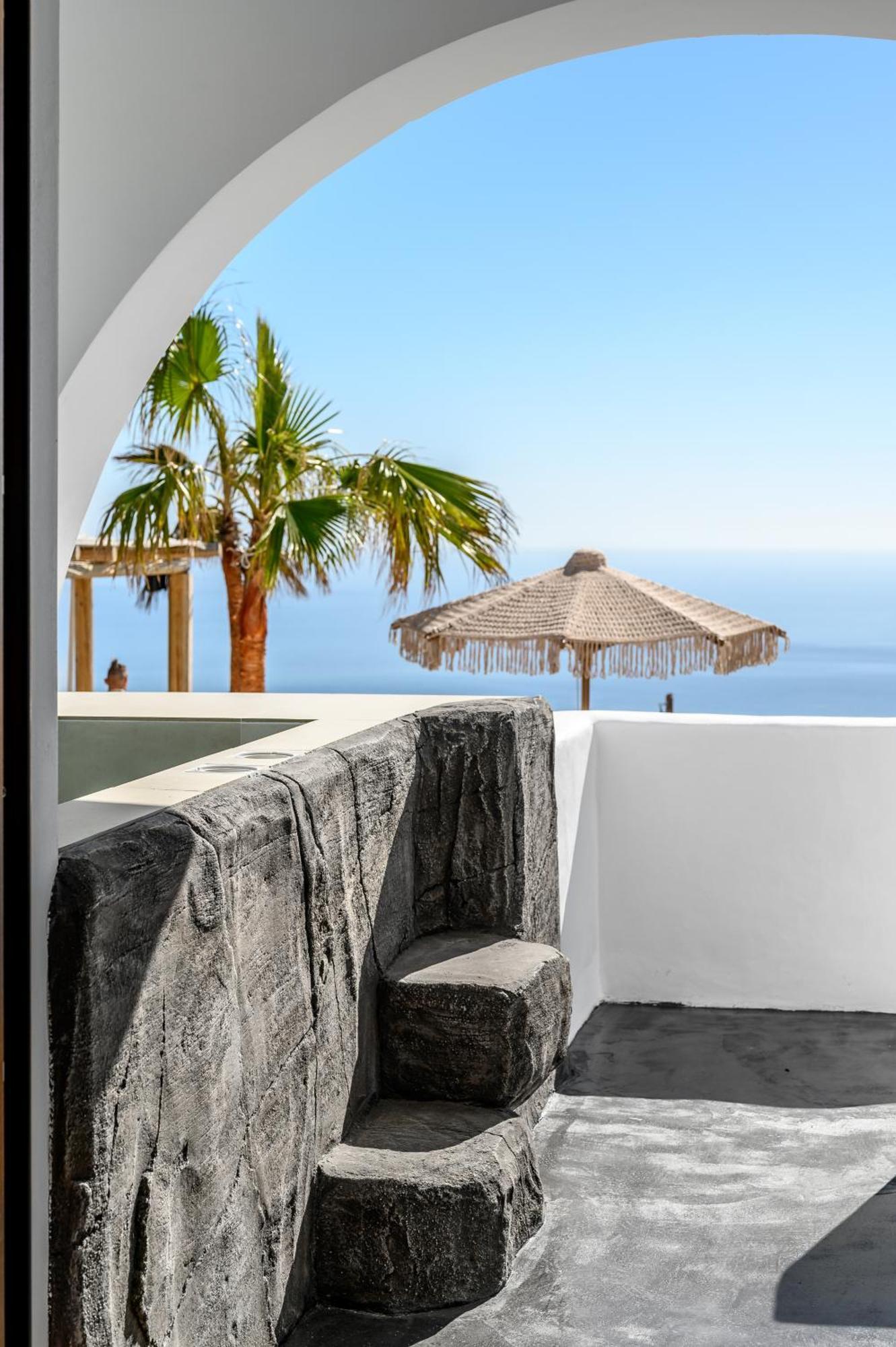 Leon Luxury Suites 이메로비글리 외부 사진