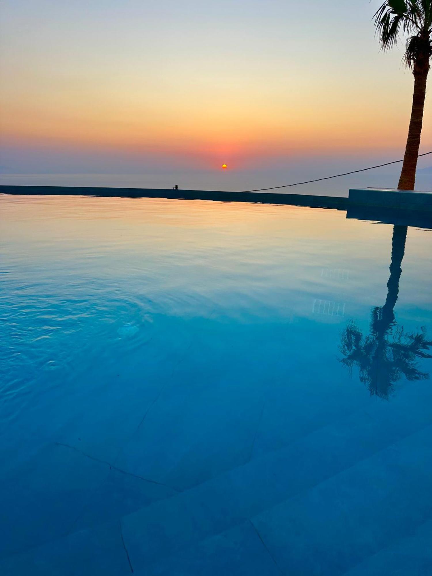 Leon Luxury Suites 이메로비글리 외부 사진